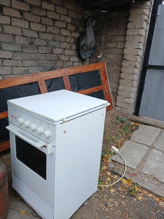 Продам электрическую плиту