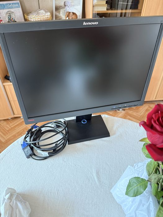 Монитор для работы и учебы Lenovo