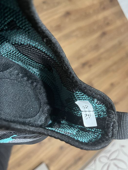 Продам кроссовки новые