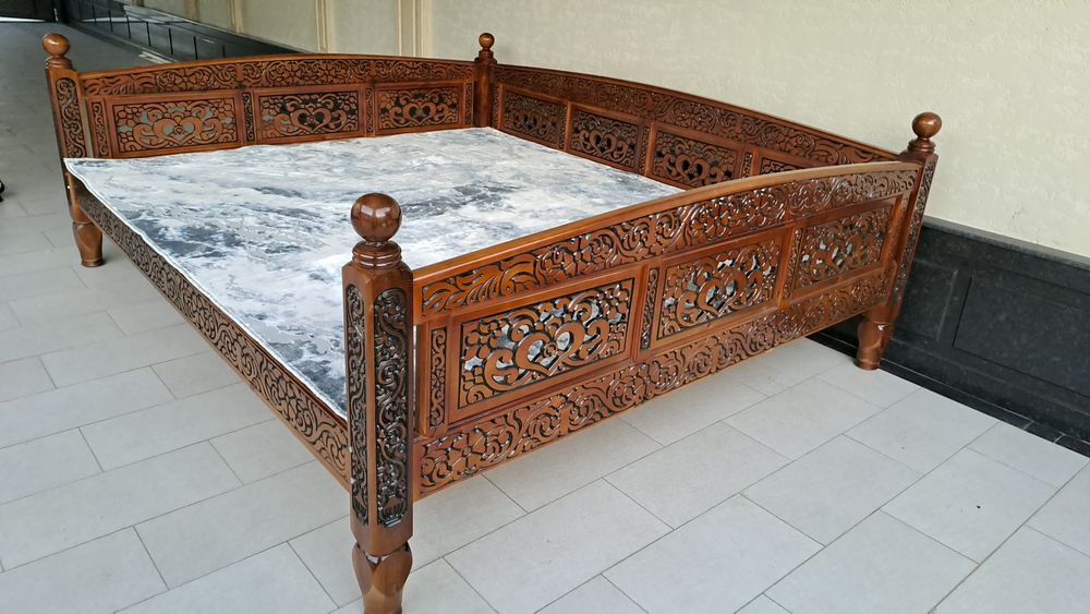 Тапчан, Крават, Сурилар Бухоро шахарда