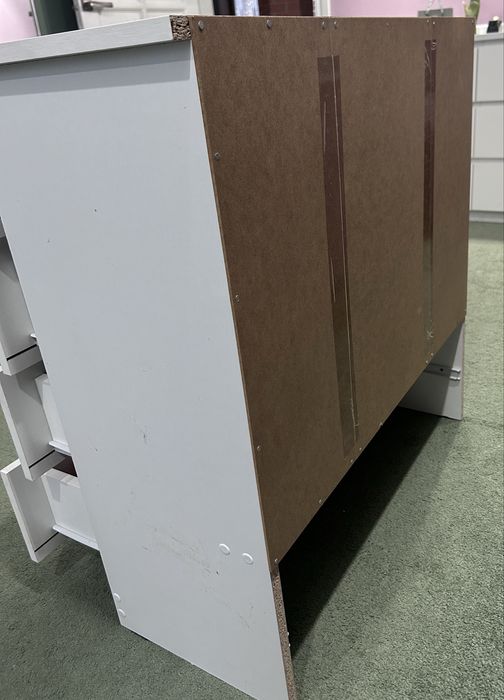 Комодин белого цвета