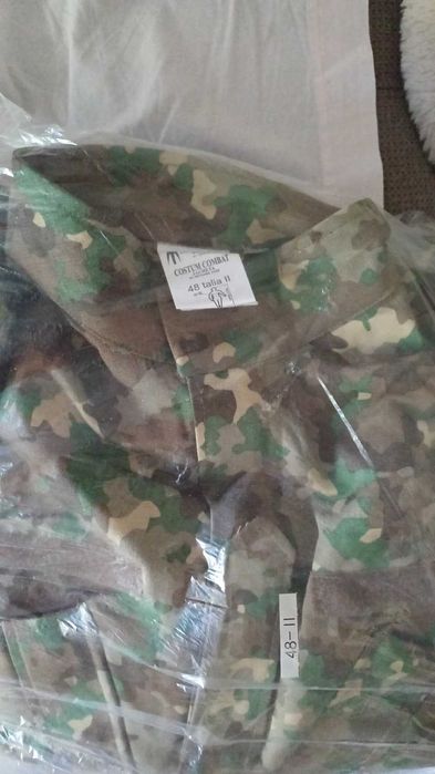 Tricouri combat, bocanci maro