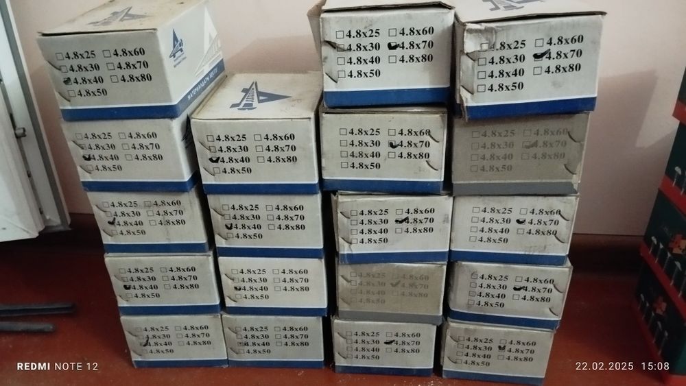 Саморезы по дереву и по металлу.