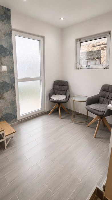 Vând casa mobilată și renovată în Piață Cluj