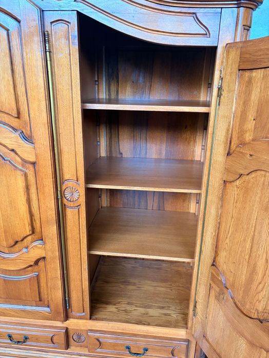 Масивен дъбов гардероб