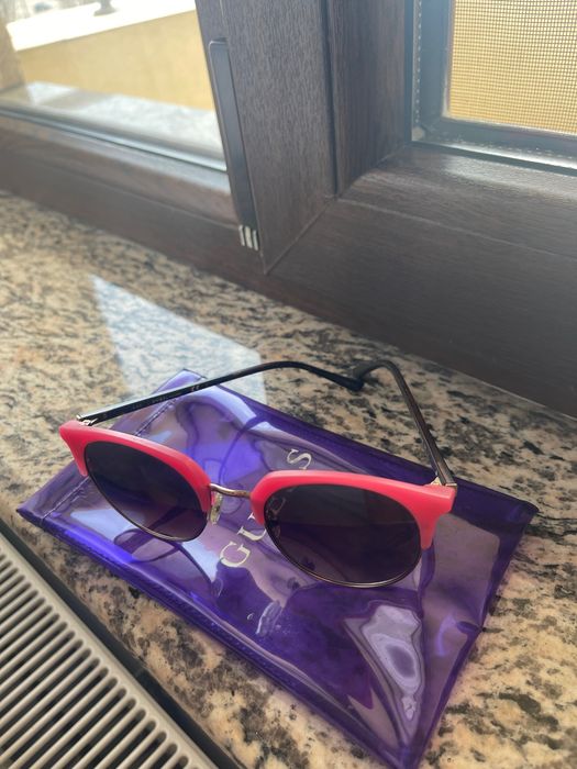 Ochelari de soare Guess