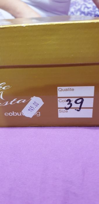 Чисто нови обувки стилетто