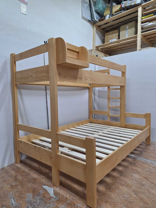 TRANSPORT GRATUIT.Pat etajat din lemn masiv.Cod 3026