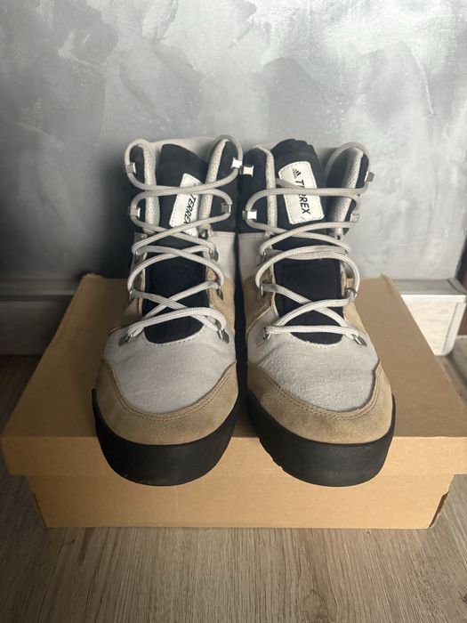 Зимни обувки adidas