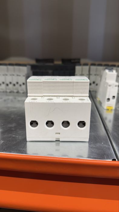 Descărcător supratensiune Schneider Electric iPRD 8kA 3P+N