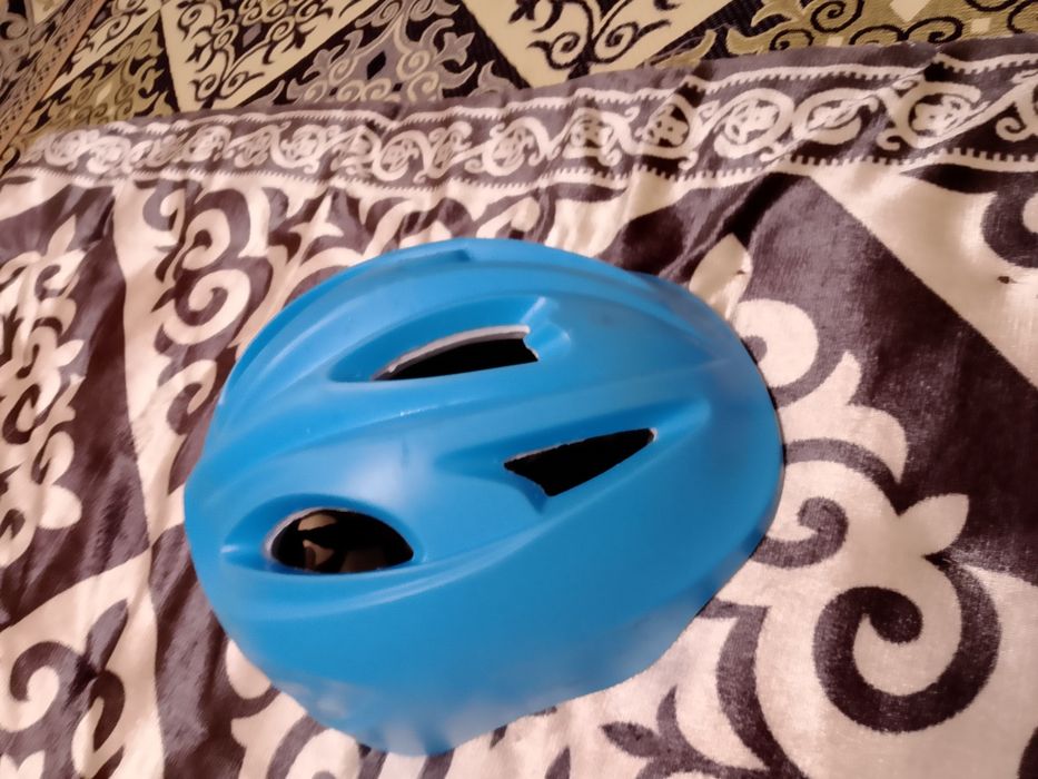 Продам каску использовано