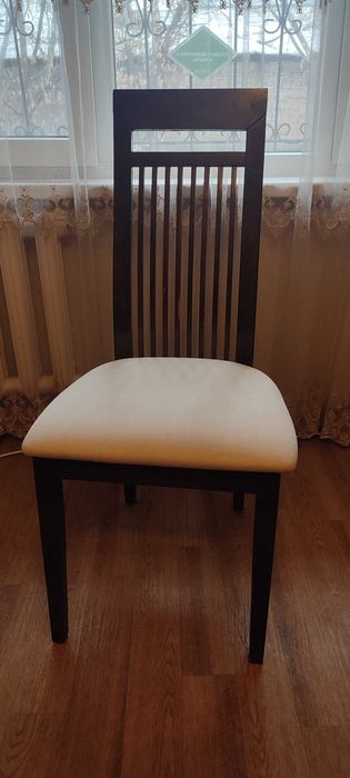 Стол со стульями