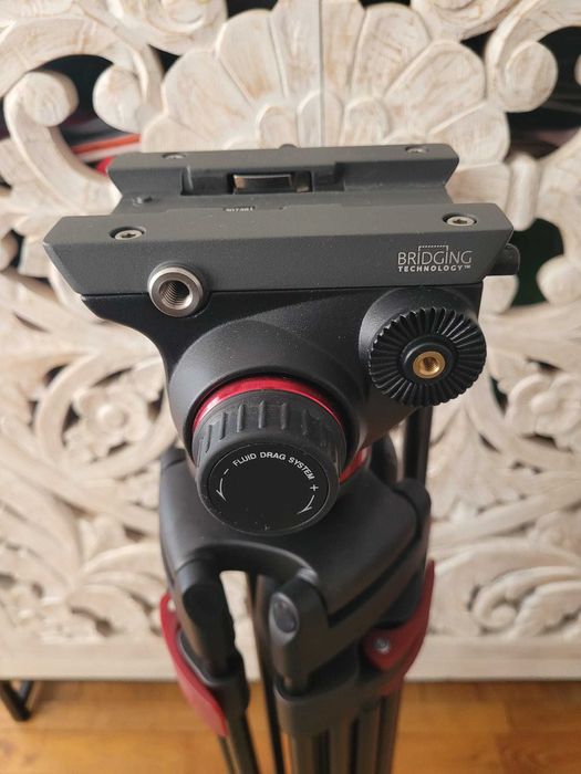 Trepied Miliboo MTT602AWH cu cap video Manfrotto MVH502AH