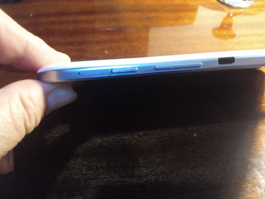 ,Samsung,белый планшет