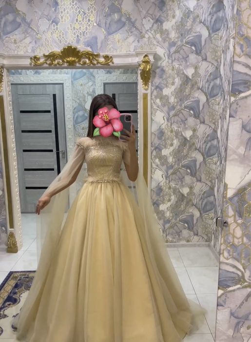 Платье со шлейфом