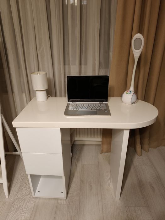 Birou alb modern cu 2 sertare soft close, blat gros MDF rezistent, colț rotunjit
