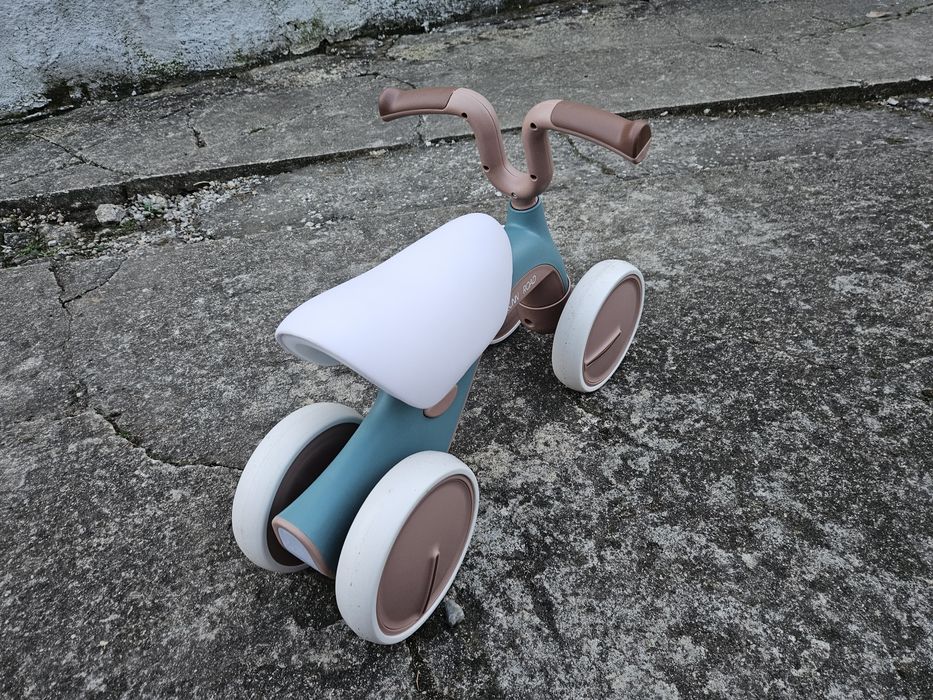 Bicicleta fara pedale 12-36 luni, scaun reglabil, lumini si muzica