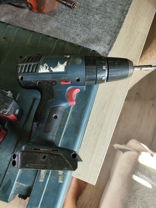 Продавам акумулаторен винтоверт BOSCH.