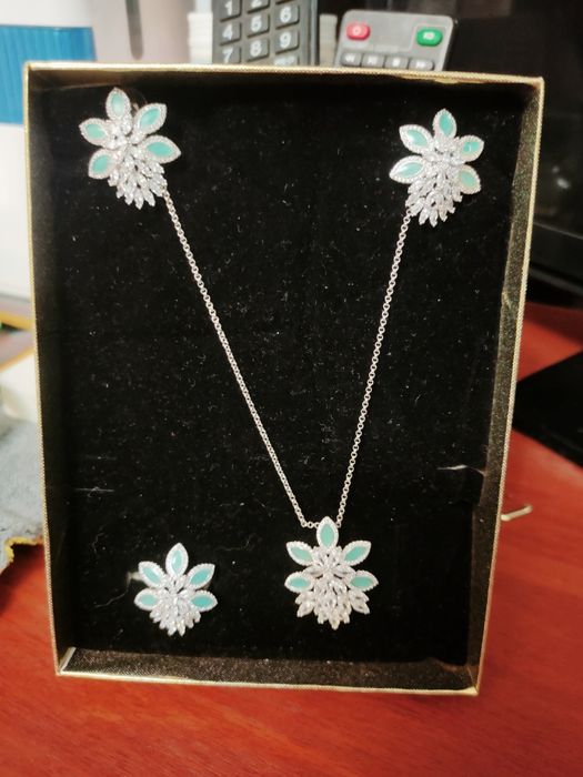 Продается новый набор бижутерия