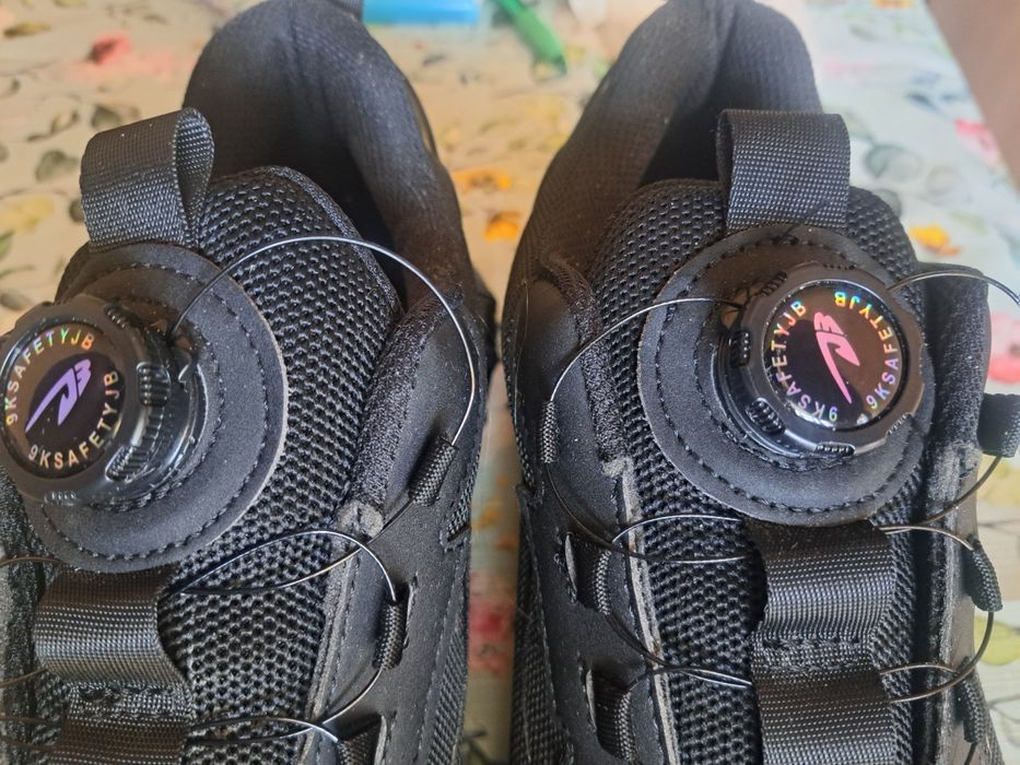 Работни обувки с метално бомбе