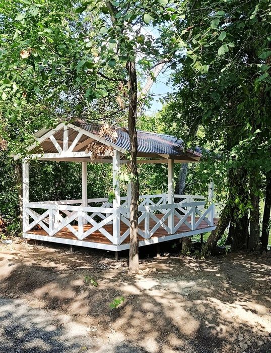 Продается деревянный беседка