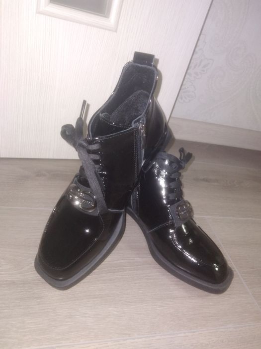 Обувь женская лакированая