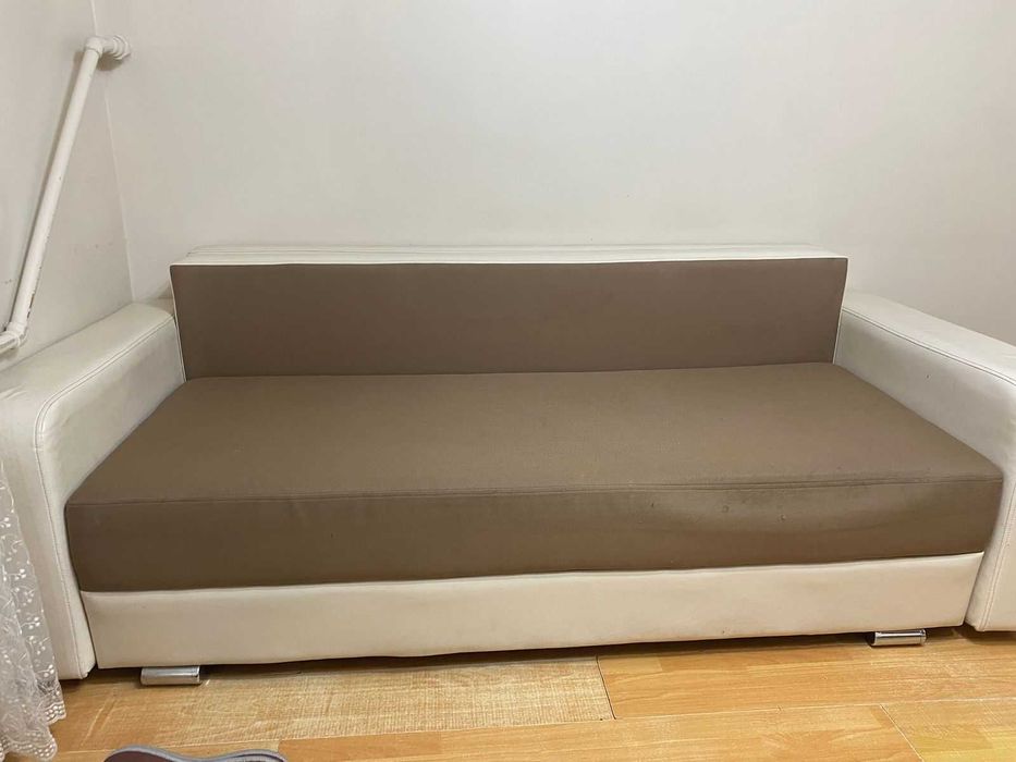 Продается диван двухместный