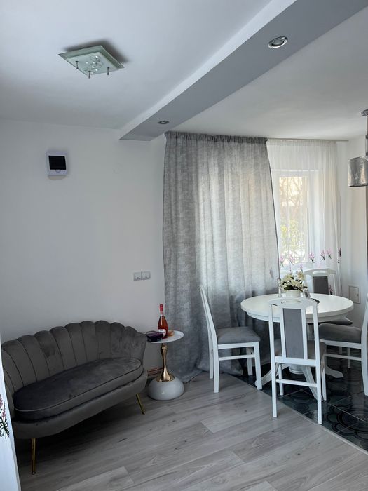 Inchiriez CASA+curte