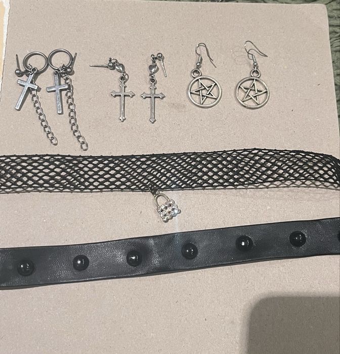 Продам сережки и чокеры