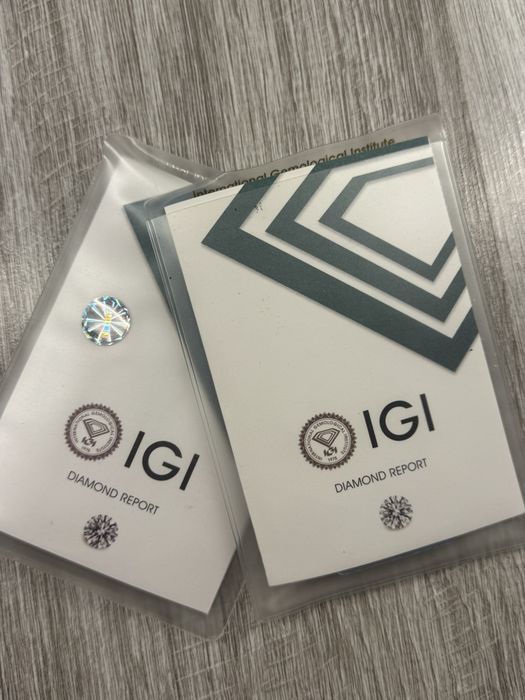2 броя диаманти 0.32 ct / vvs1/  3x EX / IGI общо 0.64 ct