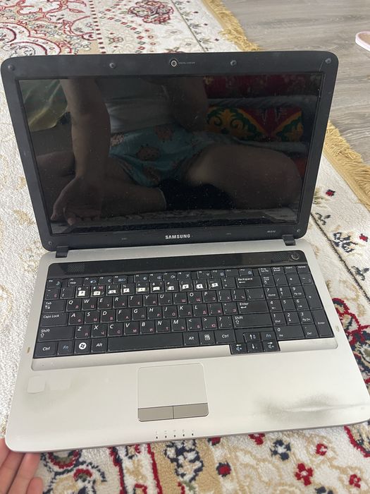 Срочно Ноутбук samsung rv510