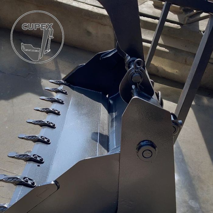 Cupa multifuncțională buldoexcavator