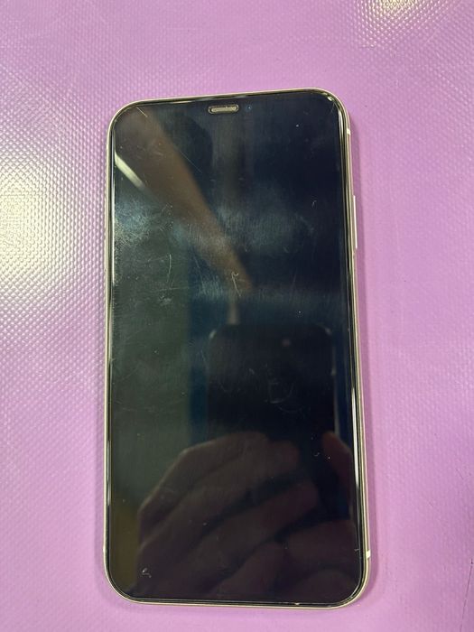 Продам 11 Айфон с документами