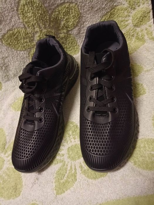 Adidași noi, mărimea 45. De fapt, 43!