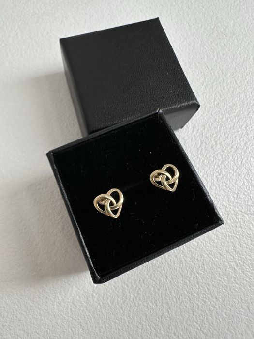 Золотые пусеты сердце