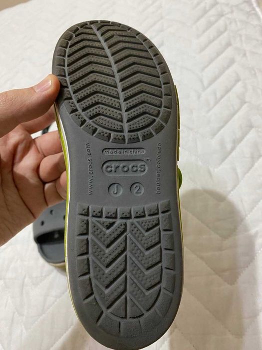 детские сандалии crocs j2