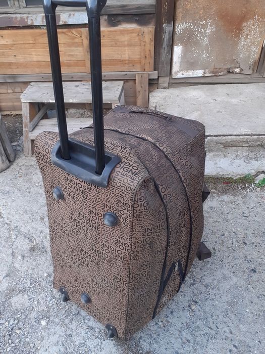 Дорожная сумка на колёсиках.