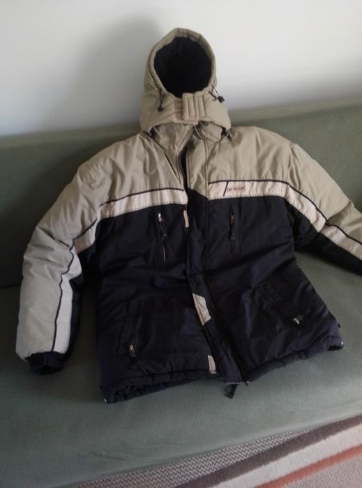 Geaca de iarna cu gluga