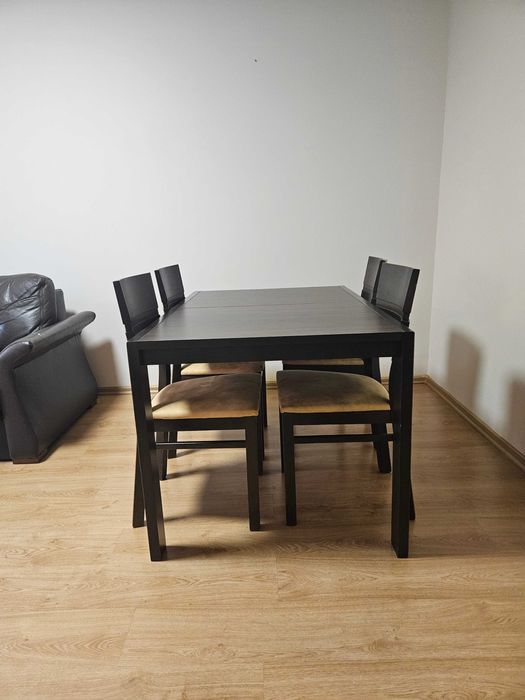 Разтегателна трапезна маса с 4 стола