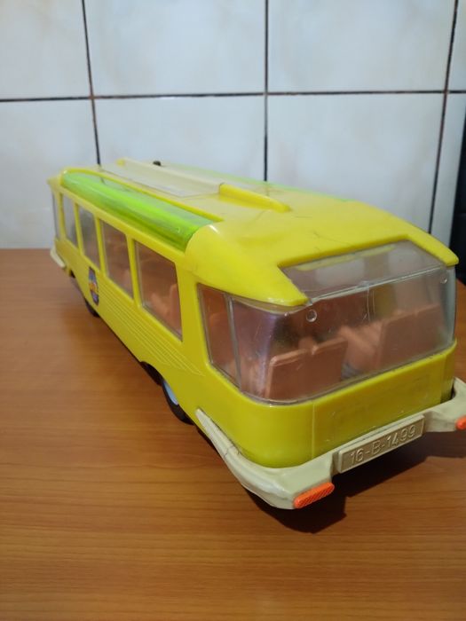 Autocar ONT, plastic