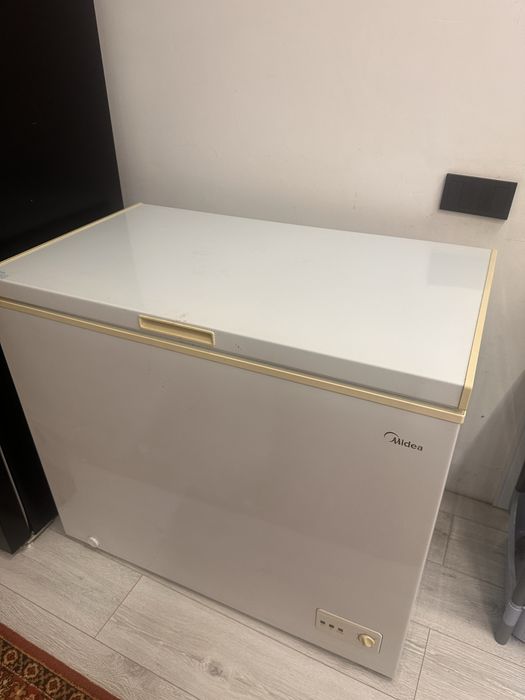 Морозильник  большой продам