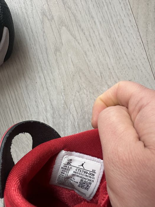 Ghete noi Jordan marimea 22