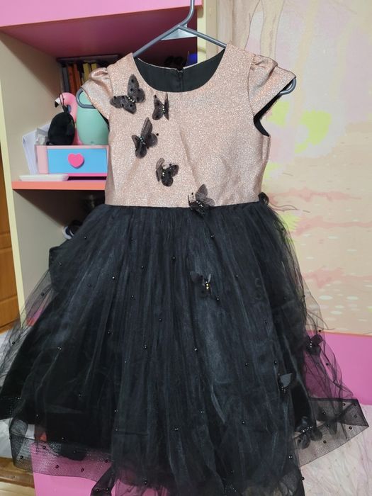 Детское платье ,возраст 7-8 лет.