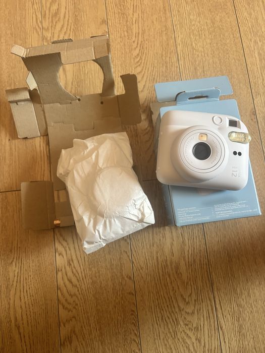 Camera instant Fujifilm Instax Mini 12, alb argila