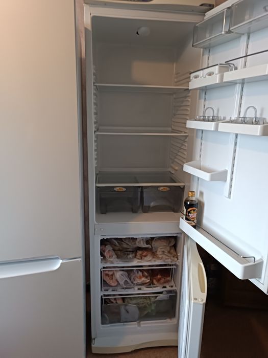 Продаю холодильник Атлант.