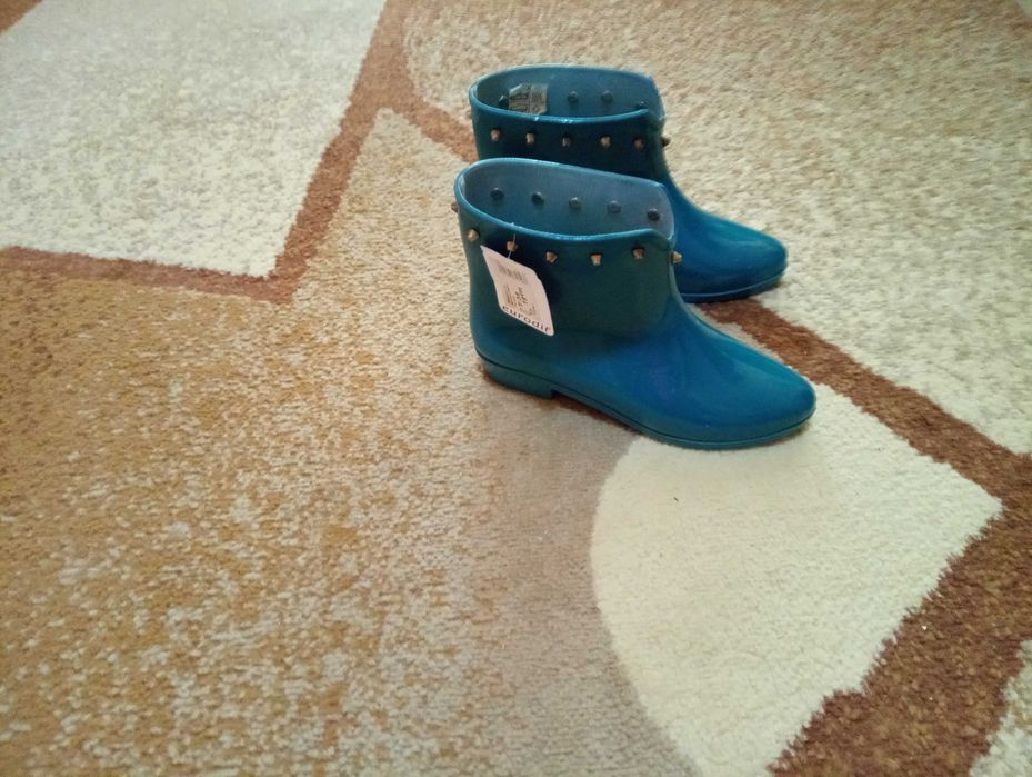 cizme de oras,din cauciuc