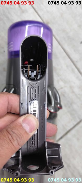 aspirator DYSON V11 cu afisaj perfect functional se vinde ca in poze se poate proba pret pe bucata