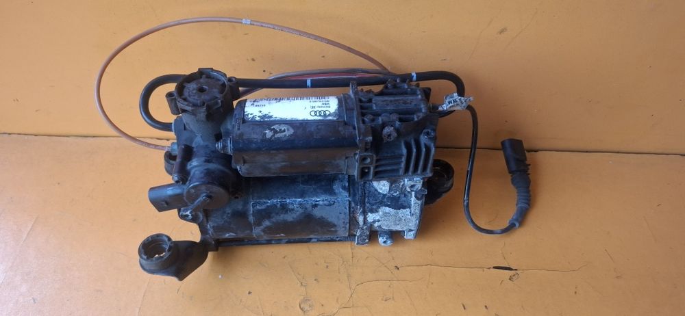 Компресор въздушно окачване Audi A6 C6 4F2 4F5 4FH 2.0TDI 2.4 2.7TDI 3.0TDI 3.2 4.2 5.2 4F0616005D