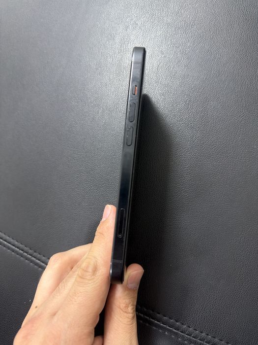 продаю iphone 15 128gb