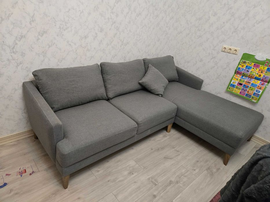 Диван в гостингу